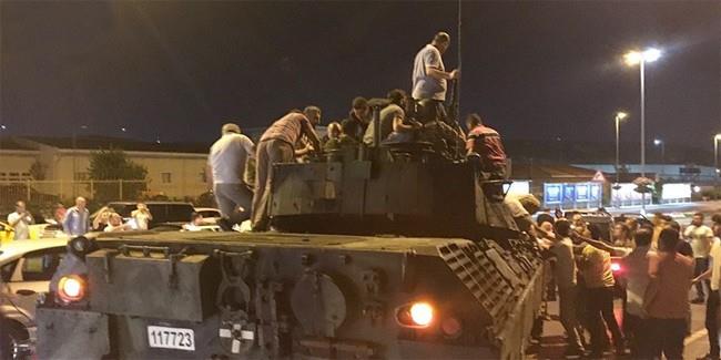 Aktepe, &#8220;15 Temmuz akam yaplmak istenen darbenin bu rgtn en tepesindeki kiinin yani Fethullah Glen&#8217;in bilgisi ve talimat olmadan gereklemesi mmkn deildir" dedi.