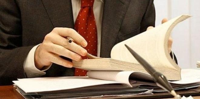 * Savclarn yetkileri arttrlacak.    * Milli Eitim Bakanl&#8217;nn daha nceden gndeme gelen retmen alm da bu KHK ile yaplacak. 20 bin retmen alnacak. Bu retmenler Dou ve Gneydou&#8217;da kullanlacak. akl kadro olarak adlandrlan bu atamalarda grev alan retmenler, atandklar yerlerin dna tayin isteyemeyecek.