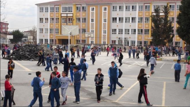 -Okul bina ve eklentilerinin etraf duvar ve tel rg gibi engellerle evrilecek.