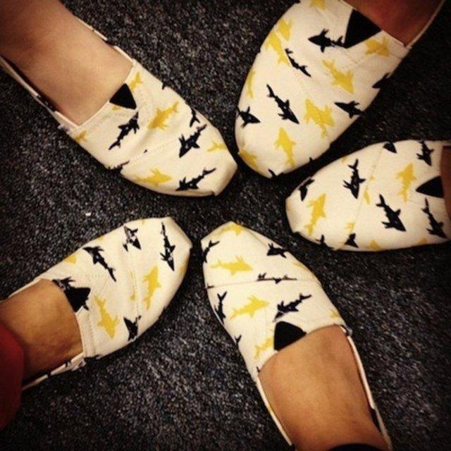 Ayaklar ve ayakkab pozlar...