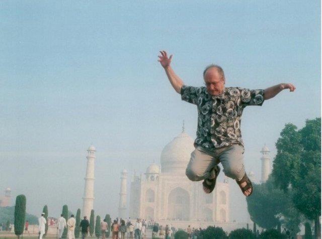 En klielerinden biri de 'gzel bir manzara eliinde uuyorum' pozu