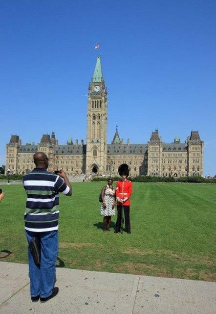 ngiltere'de Kraliyet Muhafzlaryla fotoraf ektirmek