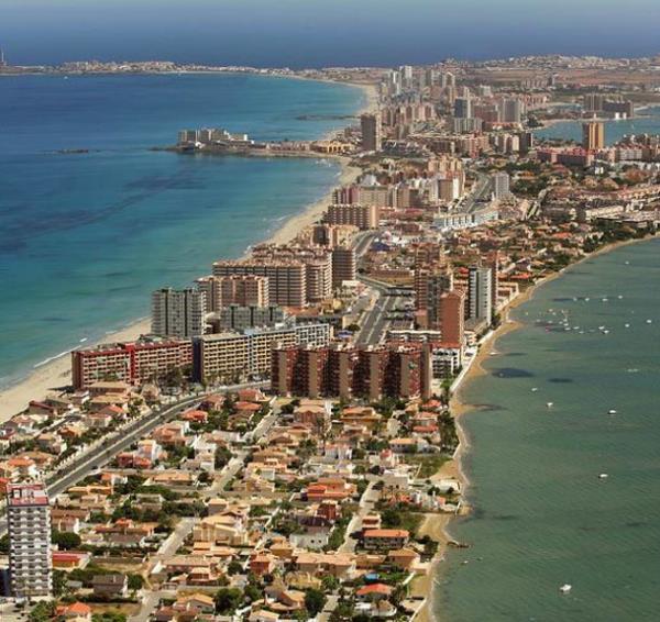 Romallar tarafndan Palus, Endls Emevileri tarafndan Al Buhayrat Al Qsarand olarak adlandrlan bu kara uzants nemli bir tarihi de sahip.