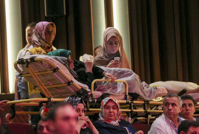 Programa 15 Temmuz'da ehit olanlarn yaknlar ve gaziler de katld