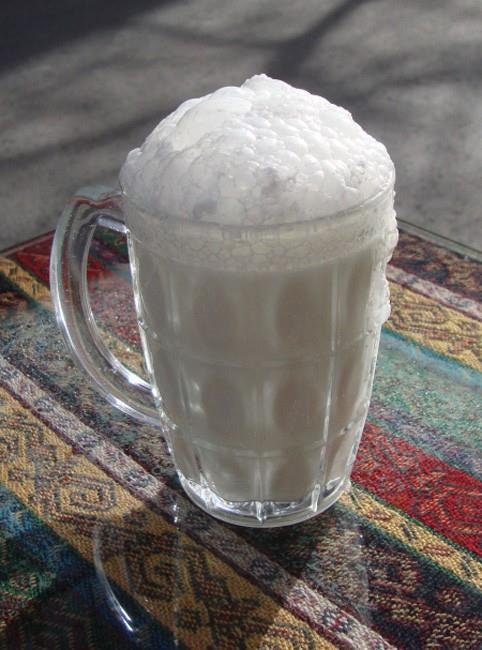 Ayran ayrca hemoroid hastalna da iyi gelmektedir. Bunun dnda birok salk uzman ayrann souk algnlna faydal olduunu belirtmektedir. Ayran metabolizma ve vcudun koruma sistemini destekleyici fonksiyonlarndan dolay bnyeyi souk algnlnn neden olabilecei hastalklardan korumaya yardmc olur. Souk algnlna kar ayrca zencefil kartrlarak tketildiinde daha erken sonu almanza yardmc olur.