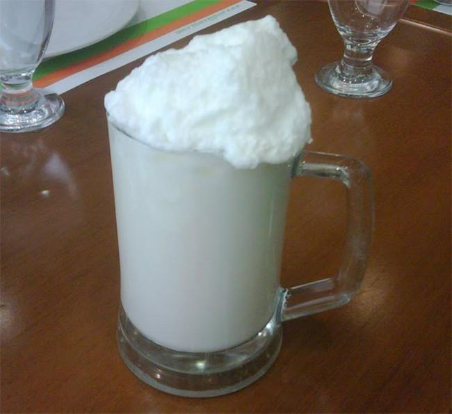 KALSYUM HTYACINI GDERR<p>  St rnleri genelde kalsiyum asndan ok zengindir. Kalsiyum ise zellikle kemik ve iskelet sal iin ok nemli bir mineraldir. Dzenli olarak ayran tketimi kemik salnn korunmasna yardmc olabilir. Ayrann ierdii kalsiyum ayn zamanda hcrelerin salnn korunmasna ve kas salna nemli katklar salar.