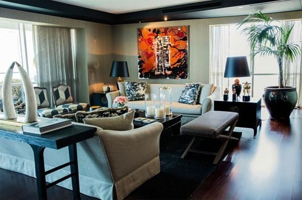 Bir rezidansn 22'nci katnda bulunan 200 m2'lik daire salon, 3 oda ve 3 banyodan oluuyor.