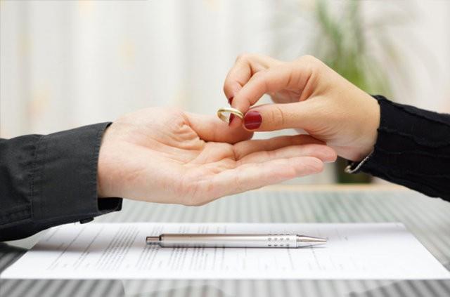 2006 ylnda binde 1,35 dzeyinde olan kaba boanma hz (belli bir yl iinde her bin nfus bana den boanma says) 2015 ylnda binde 1,69'a ykseldi, kaba evlenme hz (belli bir yl iinde her bin nfus bana den evlenme says) da binde 9,17'den binde 7,71'e geriledi.