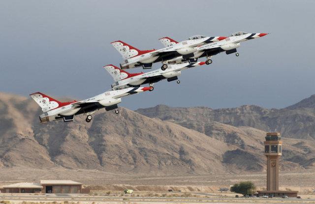 FET ABD'DE ASKER HAVA SSNDE OKUL ATI  <P>    Fetullah Terr rgt (FET), ABD'deki en son okulunu Las Vegas'taki bir askeri ste at.