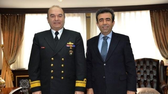 Darbe giriiminin Kocaeli ayanda yer alp, darbeyi planlayp koordine ettii gerekesiyle Donanma Komutanl emrinde grevli Glck Deniz Ana s Komutan Tuamiral Hayrettin mren hakknda darbeye teebbs etmek suundan yakalama ve gzalt karar verildii kaydedildi.