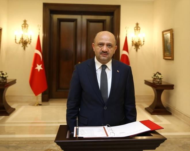 MLL Savunma Bakan Fikri Ik&#8217;n nceki gn CNNTrk canl yaynnda aklad firari 9 generalin kimler olduu ortaya kt. Aranan 311 askerden general olan 9 isim, Trk Silahl Kuvvetleri&#8217;nde (TSK) kritik grevlerde bulunmulard.