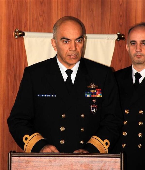 HAKKINDA YAKALAMA KARARI VARDI    Tmamiral Uurlu hakknda zmir&#8217;deki gizli bilgi ve belge bulundurma davasnda fileme yapp sahte delil retilmesi suuna kart darbe giriiminden nce yakalama karar bulunuyordu. Uurlu, NATO grevi iin ABD&#8217;de bulunuyordu.