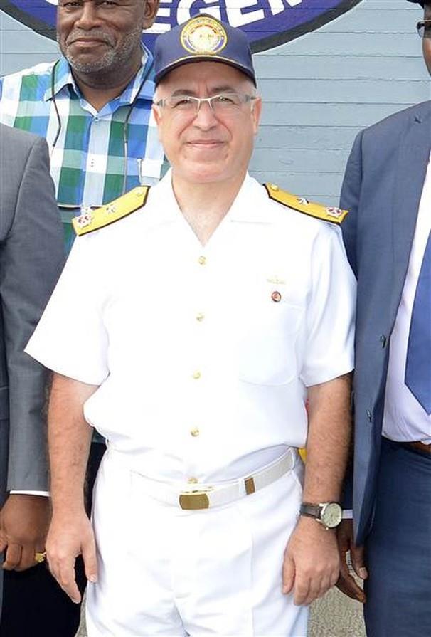 GLCK&#8217;TEN FRAR ETTLER    Firari Deniz Kuvvetleri Komutanl Kuzey Grev Grup Komutan Tuamiral Ayhan Bay da 15 Temmuz darbe giriiminde nemli bir rol oynad. Bay, Deniz Kuvvetleri Komutanl&#8217;nda darbe giriiminde grev alan 22 amiralin arasnda bulunuyordu.