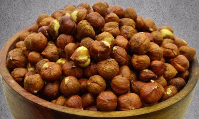 Aata yetien kuruyemilerin kabuu, hayvanlarn ve topran bakterilerle kirletebilecekleri yere dtklerinde toplanrlar.