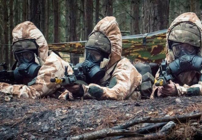 NGLTERE'DE ORDUYA NASIL GRLYOR?  ngiltere'de subaylk kariyerine 18 yandan itibaren girilebiliyor. Adaylardan orta retim srecinde tamamlanan GCSE testinden ngilizce ve matematik ile bir fen dal veya yabanc dil alanlarnda belirlenen asgari puan almas ve belirli salk kriterlerini karlamas bekleniyor. Subaylk kariyerine 29 yana kadar girilebilen lkede, niversite mezunlar dier adaylardan beklenen baz snav derecelerinden muaf olabiliyor.