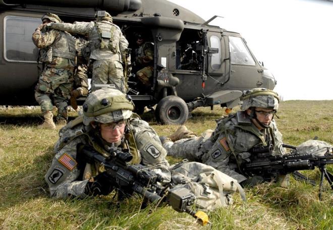 ALMANYA ORDUSUNUN NASIL YAPILANMI?  Almanya'nn Nazi gemii nedeniyle bu lkede ordu, sivillerin gl denetimi altnda bulunuyor. Bundeswehr olarak da bilinen Federal Ordu, anayasaya gre savunma bakanna bal. Sava halinde ise bakomutanln babakana gemesi ngrlyor