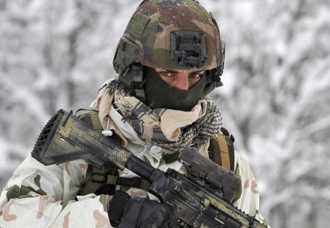 ZORUNLU ASKERLK VAR MI?  FRANSA'da zorunlu askerlik sembolik olarak var. Fransa'da zorunlu askerlik sadece 1 gnden ibaret.