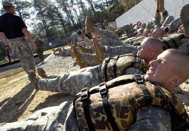NGLTERE'DE ZORUNLU ASKERLK VAR MI?  Zorunlu askerlik uygulamasnn bulunmad Birleik Krallk&#8217;ta Birleik Krallk'ta jandarma veya muadili niteliinde bir kuvvet bulunmuyor.