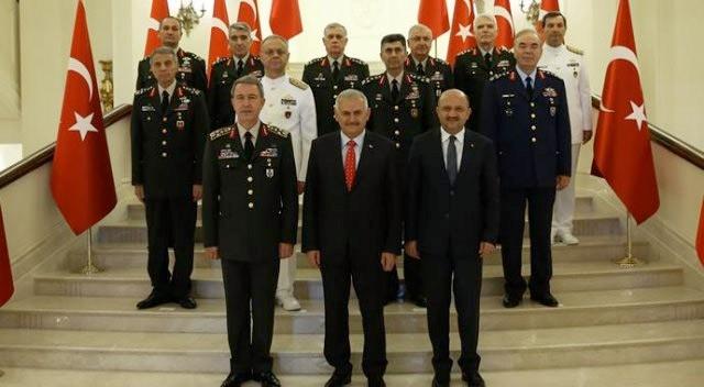 Halkn yzde 55.4' Genelkurmay Bakanl ve MT'in Cumhurbakanl'na balanmasn doru bulduunu belirtirken, 54.7'si de 'ordunun Milli Savunma Bakanl'na balanmasna destek verdi.