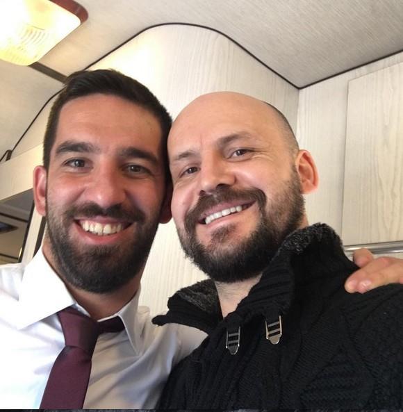 Twiter hesabmn hacker'lar tarafndan ele geirilmesi sonucunda, hakkmda "fet" yesiymiim gibi oluturulmaya allan algnn karlk bulmamas umuduyla yapacam aklamam Milletimizin, Devletimizin ve bu topraklarda yaayan herkesin samimiyetimle yaptm bilmesini isterim....