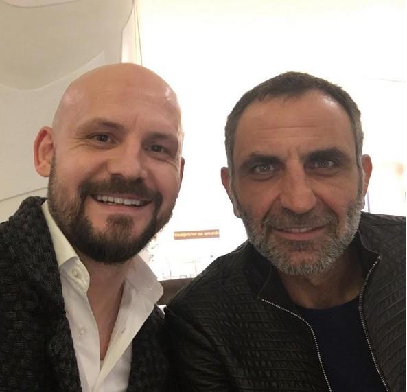 Sz konusu rgtle gemi yllarda Okullarnda ve Dersanelerinde iim gerei gsteriler yapmlm aikardr. En az lkemizin yneticileri, i adamlar, sporcular, sanatlar ve dier kesimleri kadar temasm olmutur.    Safiyane niyetle sadece dinimi daha doru yaamama vesile olan insanlarn ynlendirmeleri neticesinde, bana bu anlamda da faydalar olmutur. Yaptm meslein zeka seviyesine yakmayacak bir aptalln ierisine dmenin mahubiyetini yaamaktaym.