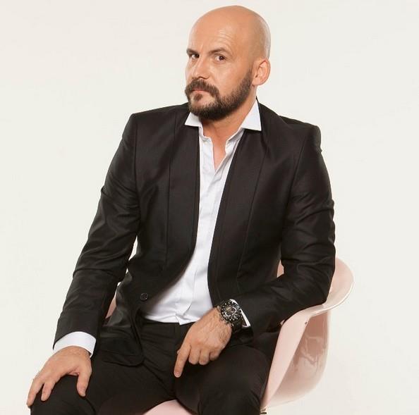 34 farkl lkede 3 binden fazla gsteri yapmtr.