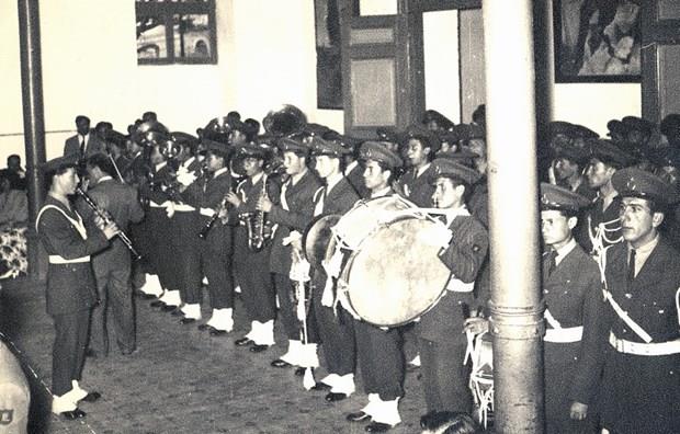 Osmanl-Rus Sava (1877-1878) dolaysyla binann hastaneye evrilmesi kararlatrlnca okul, Pangalt'daki Harp Okulu binasna tand. Savan sona ermesiyle lise 1879'da Askeri Tbbiye dadisi ile yeniden engelky'deki binasna nakledildi. Mevcudun artmas zerine okul haricindeki srt zerindeki okul hastanesi tahliye edilip buras tbbiyeye tahsis edildi.  <p>  Hastane ise Beylerbeyi'ne tanrken, Askeri Tbbiye dadisi, 1910'da Haydarpaa'ya nakledildi.