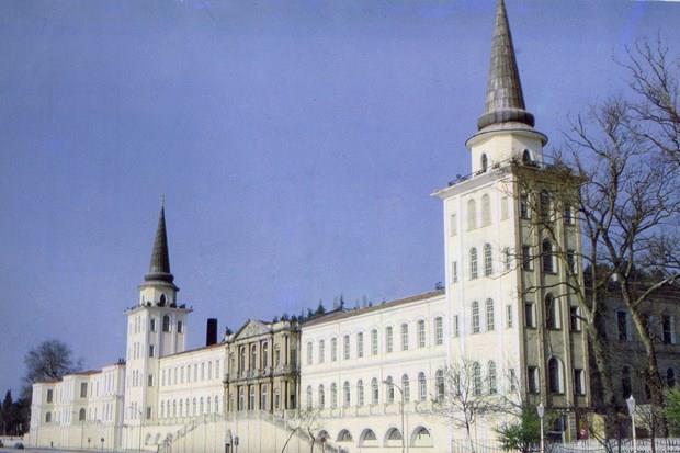 RENCLER MLL MCADELEYE KATILDI  <p>  Kuleli Askeri Lisesi'nden 1919&#8211;1920 yllar arasnda firar eden 230 renci milli mcadele saflarna katld. Ankara'daki eitimlerini tamamladktan sonra astemen olarak cepheye gnderilen rencilerden 88'i ehit oldu.