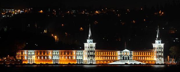 2. Dnya Sava'nda, Almanlar'n Balkan devletlerinin Trkiye snrlarna kadar gelmeleri zerine tedbir olarak okul Mays 1941'de Konya'ya nakledildi. Kuleli Klas 1000 yatakl askeri hastane haline getirilip Boaz Nakliyat Komutanl da buraya tand. Lise, II. Dnya Sava'nn sona ermesinden sonra, 18 Austos 1947'de stanbul'a tanarak tekrar ve son olarak tarihi yuvasna kavutu.