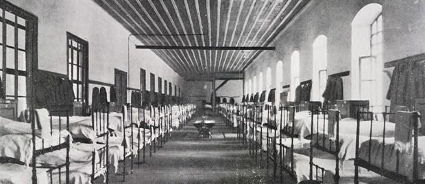 LSE LK MAKA KILASI'NDA KURULDU<p>    Kuleli Askeri Lisesi ise "Mekteb-i Fnun-i dadiye" adyla 21 Eyll 1845'te bugn stanbul Teknik niversitesi olarak kullanlan Maka Klas'nda kuruldu. Klann tamiri nedeniyle ilk eitim retim yln, Mzka-i Hmayun ve Baltaclar dairesi olarak kullanlan inili Kk'te tamamlayan lise, tamiratnn bitmesi zerine Maka Klas'na tand.