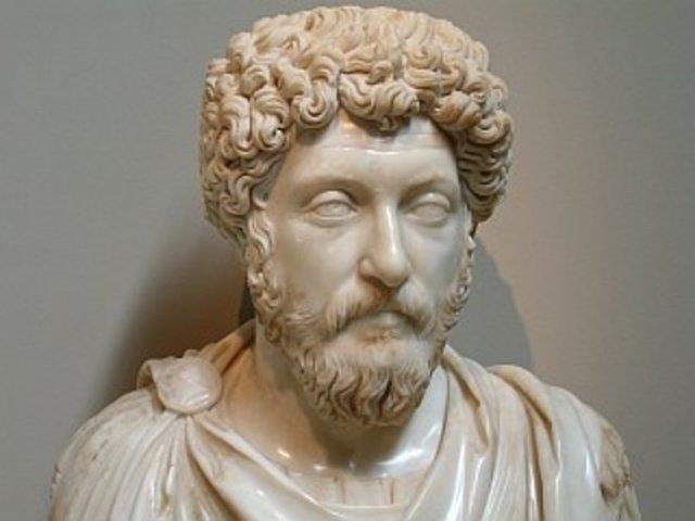 Marcus Aurelius<p>  Yaama sanat, dansdan daha ok greinin sanatna benzer. Greinin ayakta salam durarak zerine gelecek darbeleri karlamas gerekir.