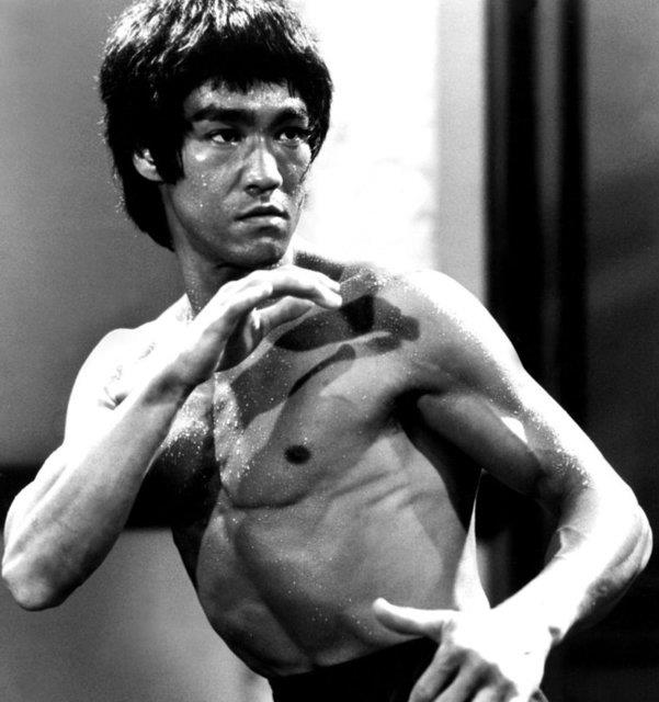 Bruce Lee<p>  Pratik, mkemmeliyete ulatrr. Uzun sre pratik yaptktan sonra, iinizi doal, becerikli, hzl ve tutarl bir biimde yapmaya balarsnz.