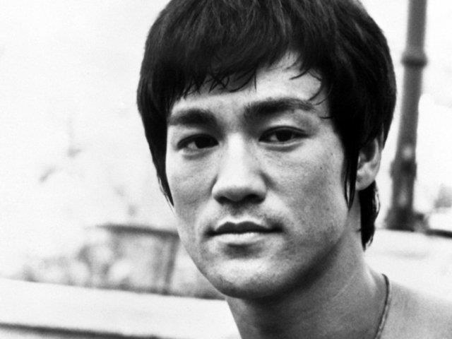Bruce Lee<p>  Kimsenin amurlu bir suyu elle temizlemeye gc yetmez. Ancak bir mddet sabit kalp bekledikten sonra, su durgunlar.