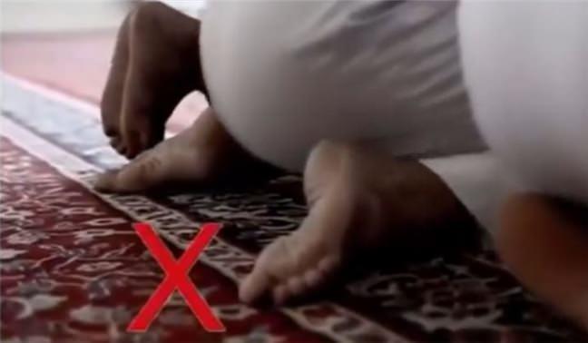 23. ki Aya Yayarak Oturmak     <br>&#8220;..Reslllah (s.a.s) Efendimiz iki secdeden sonra oturunca sol ayan yere yatrp zerine oturur, sa ayam ise dik tutard&#8230;&#8221; el-mm; 1/116'dan zetlenerek.