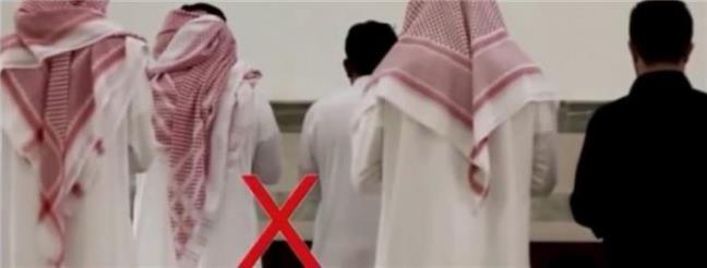 18. Saflar Aras Boluk Brakmak   <br>  Cbir bni Semre radyallahu anhm'dan rivayet edildiine gre yle dedi: Reslullah sallallahu aleyhi ve sellem evinden kp yanmza geldi ve yle buyurdu: &#8220;Meleklerin Rableri huzurunda saf balayp durduklar gibi saf balasanz ya!&#8221; Bunun zerine biz: &#8211; Y Reslallah! Melekler Rablerinin huzurunda nasl saf balayp dururlar? diye sorduk. yle buyurdu: &#8211; &#8220;Onlar ndeki saflar tamamlayp birbirine perinlenmi gibi bitiik dururlar.&#8221; Mslim, Salt 119. Ayrca bk. Eb Dvd, Salt 93; Nes, mmet 28; bni Mce, kmet 50