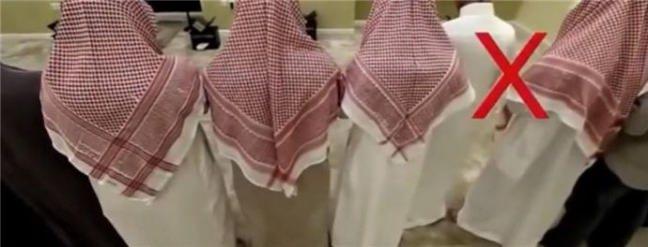 22. Namazda Saflar Dzgn Tutmamak   <br>  Nu'man b. Ber (R.A.)'den yaplan rivayette, Reslllah (A.S.) Efendimizin yle buyurduunu haber vermitir-. Ya saflarnz iyice dzeltirsiniz, yoksa yzleriniz arasnda Allah'a muhalefet edersiniz!. Buhar/ezan: 71. Mslim/salak 127, 128. Eb Davud/salat 93. Tirraiz/me-vakiyt: 53. bn Mce/ikameti 50. Ahmed; 4/271, 272, 277