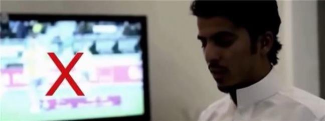 16. Resim/Fotoraf Gibi Grntlerin Olduu Yerde Namaz Klmak   <br>  ie onunla odasnn bir tarafn rtmt. Peygamber (s.a.v) ona: &#8220;u krmm karmzdan gider. Zr onun tasvirleri, namazmda bana grnp duruyor&#8221; buyurdu. Mehmed Sofuolu, Sahih-i Buhari ve Tercemesi, tken Yaynlar: 1/470-471