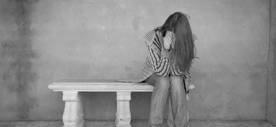 &#8216;KAMAK&#8217; ZM M? KISA TATLLER GEREKL M? BAKA BR LKEYE YERLEMEYE DAR PLANLAR RUHUMUZU NASIL ETKLYOR?  <br>  Deniz Bolsoy Erdem: Ksa tatil her zaman gerekli, hatta bence, hele ki youn allyorsa yaam tarz haline gelmeli. Mesela ben her len bir saat tatil yaparm. Evet, le yemei aram bir saatlik tatil olarak dnr ve yle deerlendiririm. Mutlaka dar karm. Hem yiyip hem alma alkanln braktm. Bylece leden sonra ok daha verimli alp, eve de ok daha din gittiimi fark ettim. Kendini dinlendirmek iin ille de iki- gn art deil, her frsat olabildiince deerlendirmek tahamml gcn artrmada ok etkili.