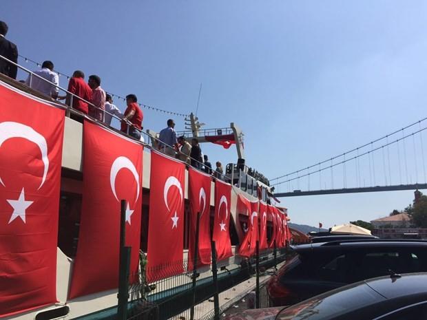 MTNG HANG NL SMLER KATILDI?  <br>  TRKYE'nin dnyaya birlik mesaj verdii Yenikap'daki mitinge nller de akn etti. brahim Tatlses, Orhan Gencebay, Bergzar Korel, Hali Ergen, Kenan mirzaliolu, Kvan Tatltu, Zafer Algz, Ylmaz Erdoan, Yeim Salkm, Glen, Ozan olakolu, Beng, Kenan Doulu, zcan Deniz, Hyla Koyiit, Esra Erol, Hasan Kaan, Kadir pdemir, Ali Trkolu, Funda Arar, Mustafa Ceceli, Ferhat Ger, Ahmet zhan, Faik ztrk, Safiye Soyman, Davut Glolu, Dou, Mustafa Topalolu, Alian, Ece Erken, Ziynet Sali, Hakan Peker, Ouzhan Ko, Mustafa Sandal, Nkhet Duru, Hande Yener, Hakan Akkaya, Demet Akba, Nilgn Belgn, Yusuf Gney, Engin Altan Dzyatan mitinge katld.