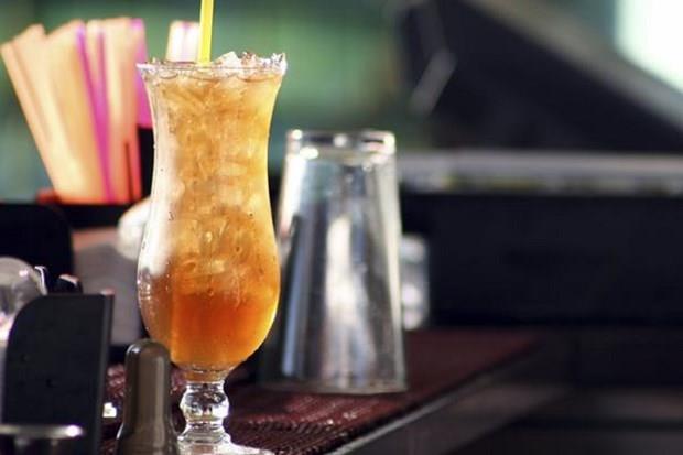 eftalili yeil ay: <p>Sindirimi kolaylatran, A ve C vitaminlerinden zengin olan eftali yazn en gzel meyvelerinden biri. eftaliyi aylarnzda pre haline getirerek kullanabileceiniz gibi, kabuklaryla dorayarak 1.5 litre su ve 1 fincan yeil ayn iinde bir gece bekletebilir ve iebilirsiniz.