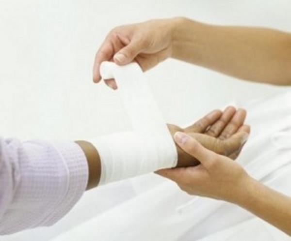 Aspirin, ibuprofen gibi ila kullanm, diyabet, C vitamini eksiklii, uyku apnesi gibi unsurlar ise yaralarn iyilemesini engelleyebilir veya geciktirebilir.