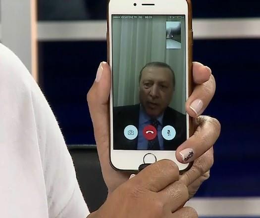 KONDA'nn darbe giriimine ilikin halkn eilimlerine ilikin yapt anketin sonularna gre, darbeye kar sokaa kanlarn yzde 53', Cumhurbakan Erdoan'n 'Sokaa kn' ars sonras meydanlara inmeye karar vermi.