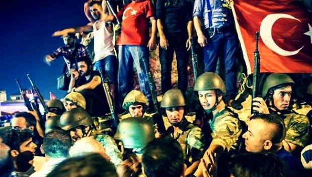 "Darbeden saatler nce alnan ihbar dahi ie yarad. MT Mstear&#8217;nn Genelkurmay&#8217;a gitmesinden phelenip darbenin saatini ne ektiler. Eer akam 21.00&#8217;de deil de gece 03.00&#8217;te harekete geseler, 16 Temmuz sabah darbeye uyanabilirdik"