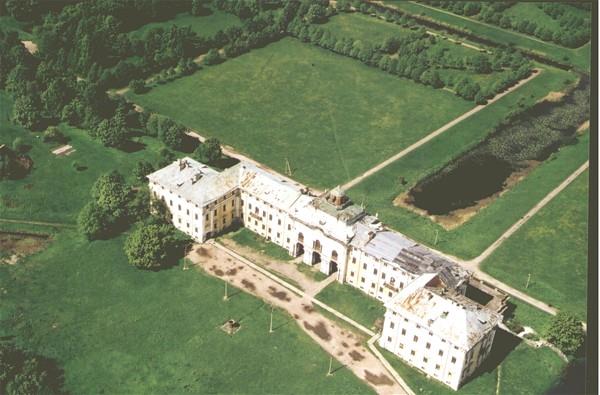 Saray, 2000&#8217;li yllarda restore edilerek Rusya Devlet Bakan Vladimir Putin'in deniz rezidans olarak ilan edildi.