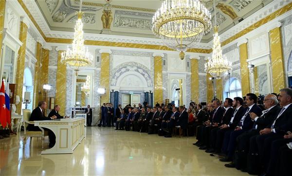 Saray'n lks mimarisi, esiz doas ve zengin resim koleksiyonu st dzey mzakerelere elverili havay salamak iin zel olarak tasarlanm. Detayla da yabanc konuklar etkilemek iin dizayn edilmi.