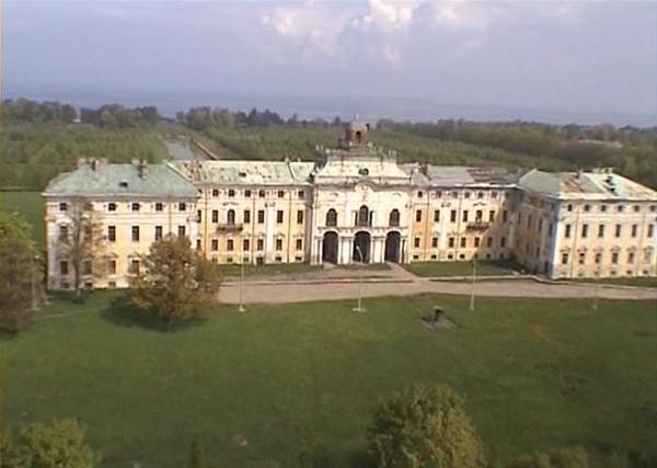 Saray gnmzde hem turistleri hem de st dzey konuklar arlyor.