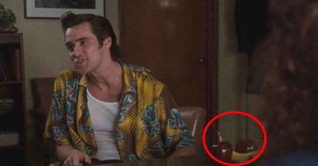 Masa stnde unutulan meyveler.