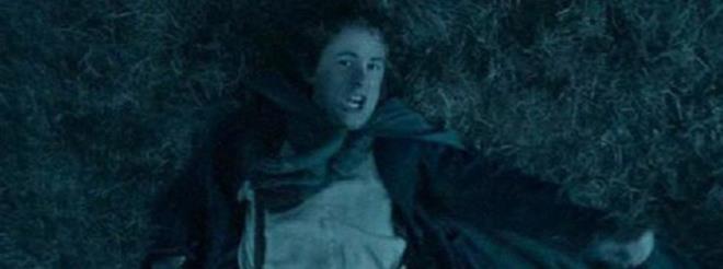 Sonraki sahnede eller kendiliinden zlyor.