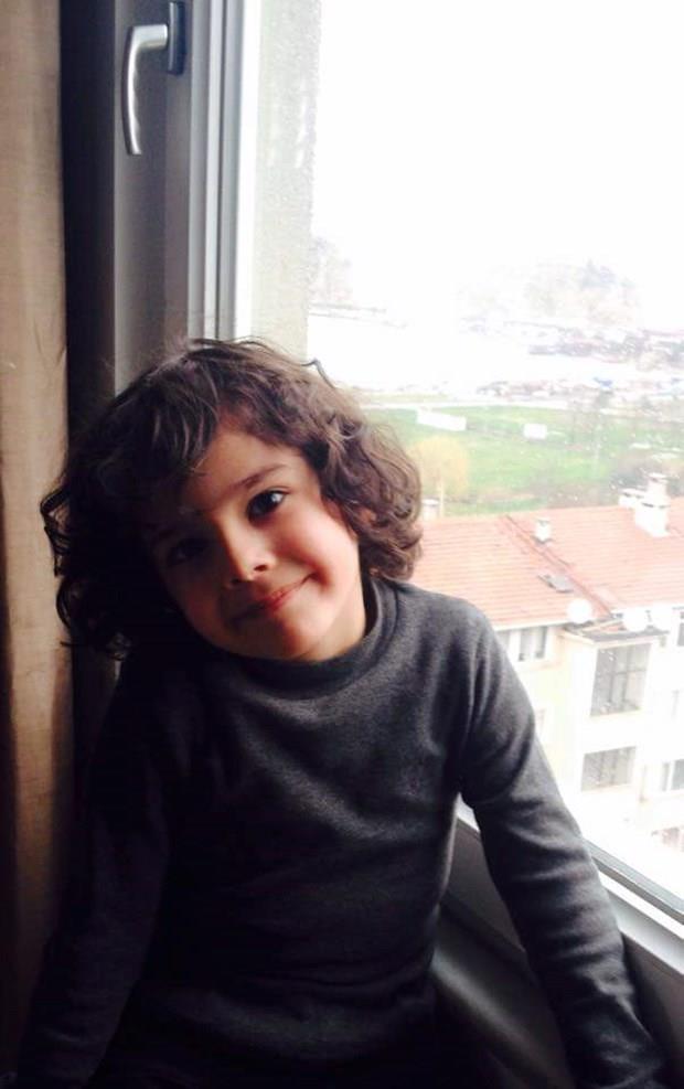 Bugne kadar  dizide oynadm. Her Sevda Bir Veda, Kocamn Ailesi ve Asla Vazgemem. lk iki dizide barol oyuncularnn ocukluk zamanlarn canlandrdm. Halen devam eden Asla Vazgemem de ise Yiit karakterinin olu Mert rolndeyim. Bunlar haricinde ise en bilindik Danino markas ve birok reklam filminde oynadm. Bir de katalog ekimim var.