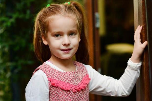 ELZ NEE AIN - YETER  <p>  Yetenekli olduumu ilk babam fark etti. Reklam ve katalog ekilmesi iin beni Layla irin Casting&#8217;e kayt yaptrd. Reklam kataloglar ve oyunculuk eitimi verdiler sonra dizi balad. u an 6 yandaym. Yzme, drama eitimi alyorum. Patene ve bisiklete biniyorum. Bugne kadar katalog ekimlerinde ve reklamlarda rol aldm. Ama &#8216;Yeter&#8217; ilk dizim.